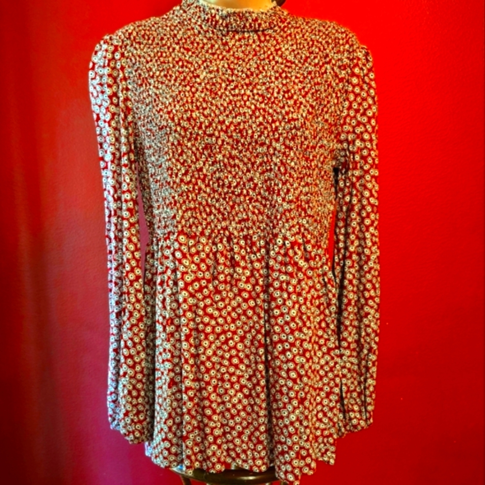 NWOT Suzanne Betro Weekend Blouse Red and White Floral Patterned Top Lg